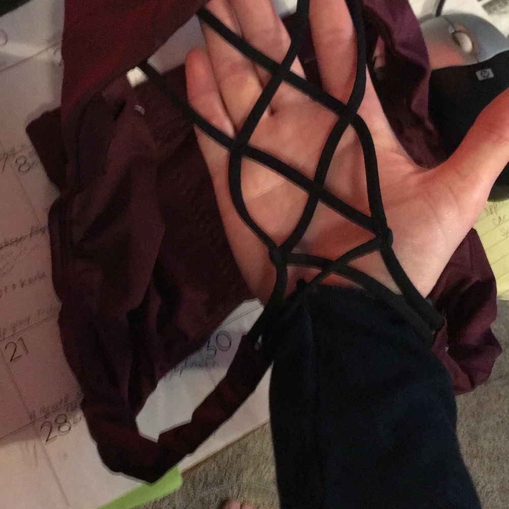 Burgundy M Sports Bra + 1 free headphone